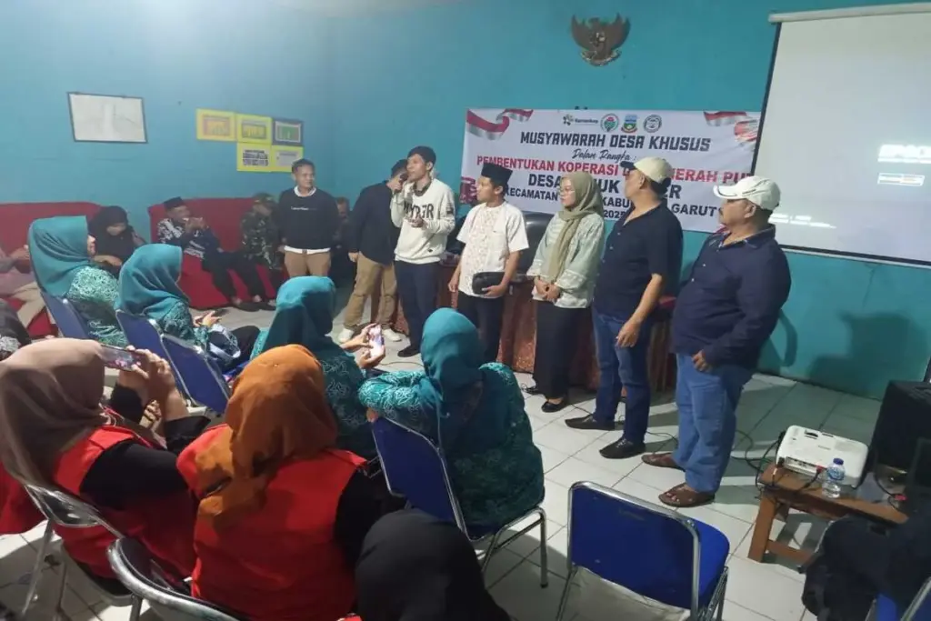 Pembentukan pengurus koperasai desa merah putih di desa Cibiuk Kaler Kecamatan Cibiuk. (dok pepen apendi)