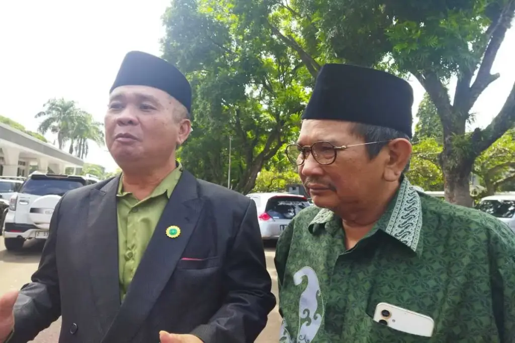 Rd Aas Kosasih, Deklarator Garut Utara (kiri). Holil Aksan Umarzen, Ketua Paguyuban Masyarakat Garut Utara (k
