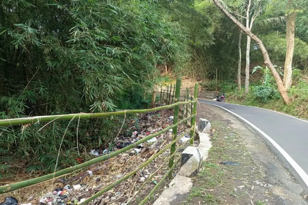 sampah di jalanan Cibiuk, Garut