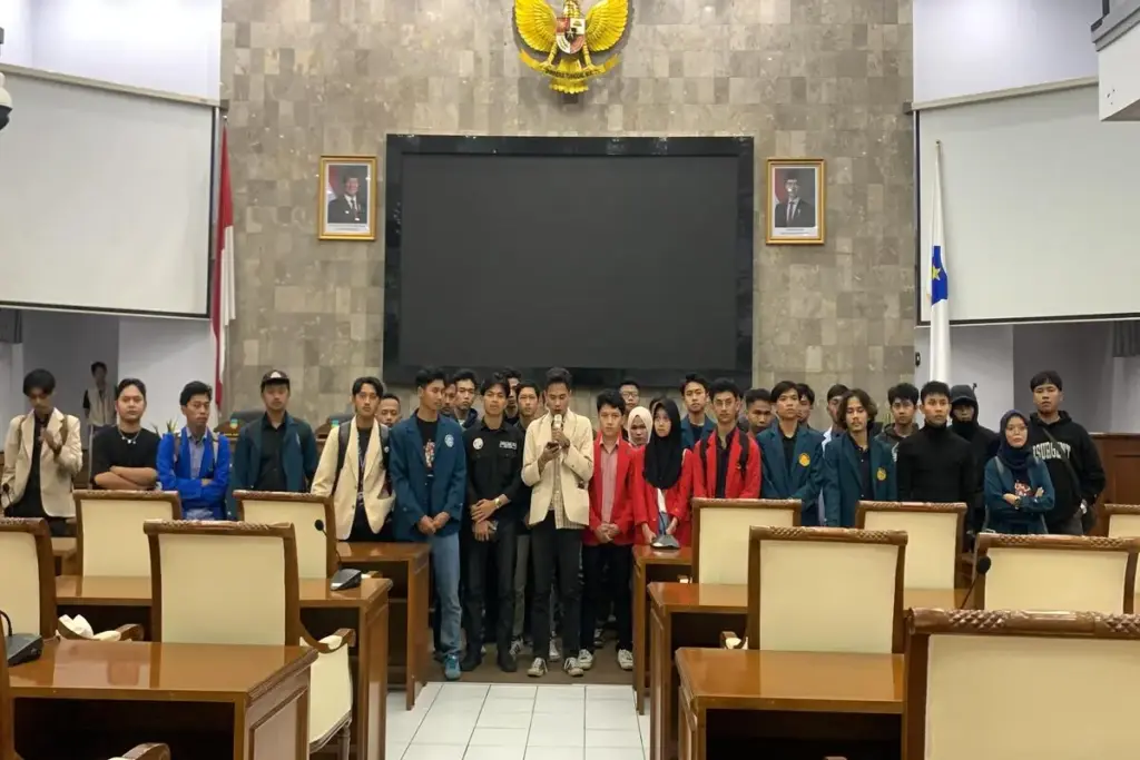 Mahasiswa di gedung DPRD untuk audiensi