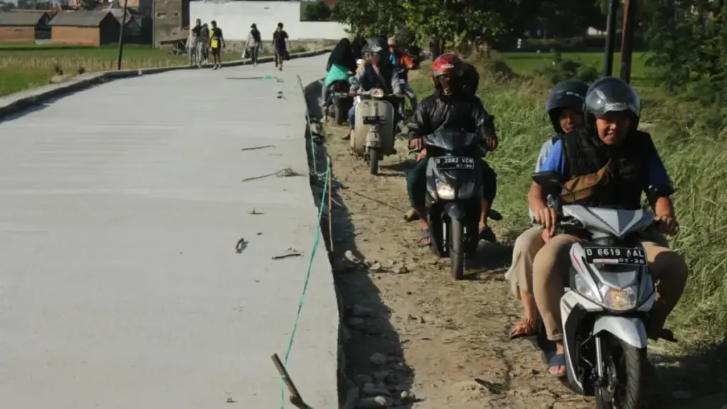 perbaikan jalan di Jabar