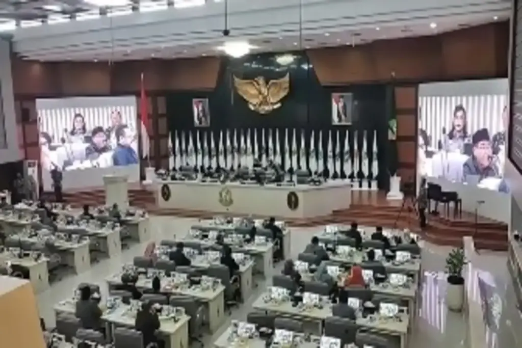 Fraksi PDI Perjuangan walk out saat rapat paripurna di DPRD Jabar