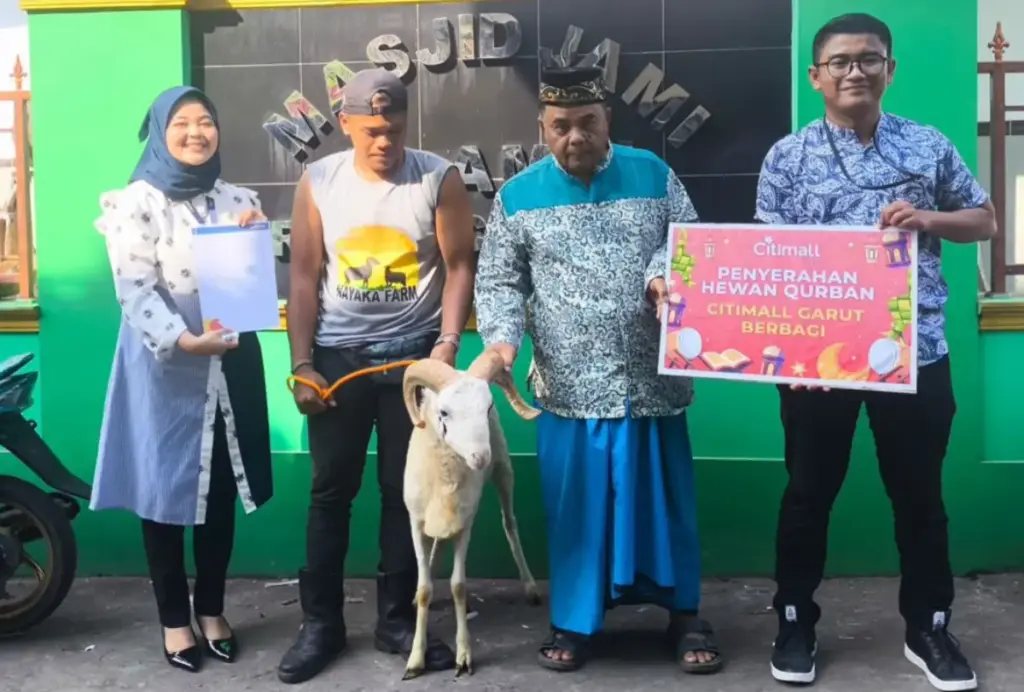 Rayakan Idul Adha, Citimall Garut Bagikan Hewan Qurban Untuk Masyarakat Sekitar melalui Program Corporate Soci