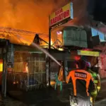 Kebakaran melanda dua bangunan