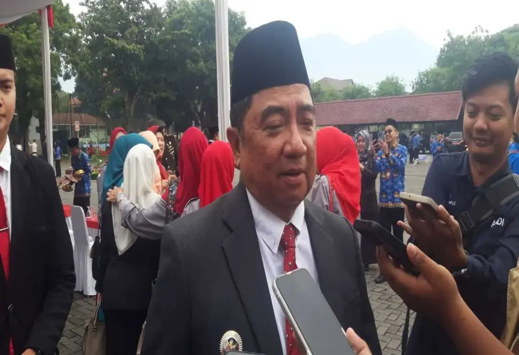 Bupati Garut, Abdussy Syakur Amin.