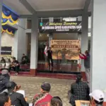 mimbar bebas di depan halaman gedung DPRD Garut