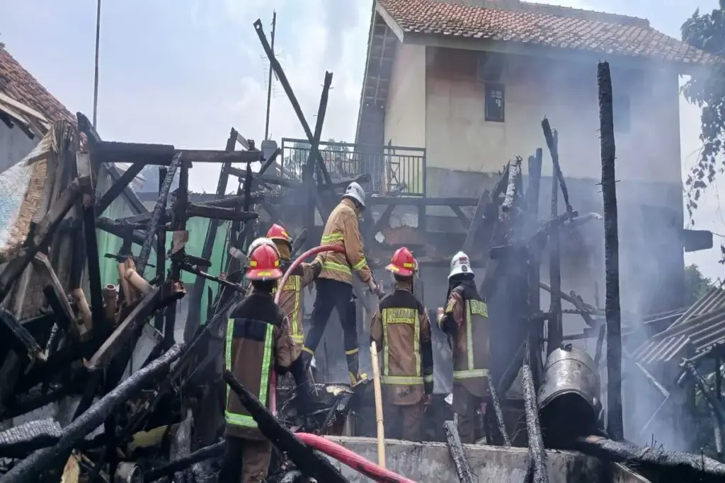 kebakaran menimpa rumah Rakhiudin