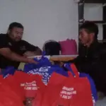 Yudha Puja Turnawan memberikan bantuan sembako dan uang tunai kepada korban kebakaran