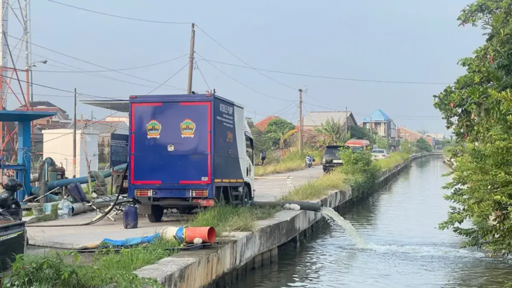 Pemprov Jateng sediakan mesin penyedot air untuk mengatasi banjir rob