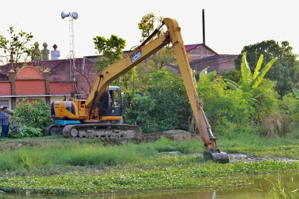 pengerukan sedimentasi Sungai Dombo di Kecamatan Sayung, Kabupaten Demak