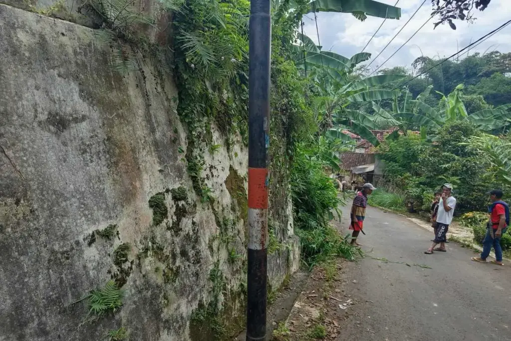 tiang internet halangi drainase