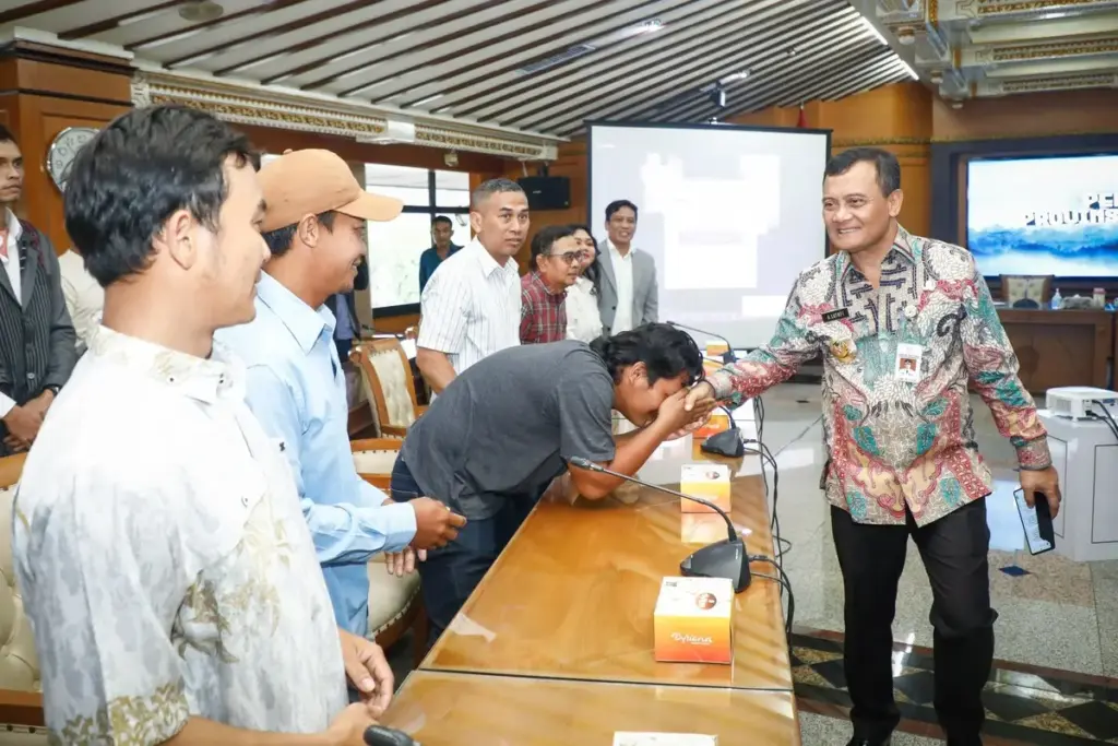 korban sindikat Tindak Pidana Perdagangan Orang (TPPO) internasional mengadukan nasibnya ke Gubernur Jawa Ten