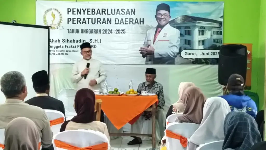 Anggota DPRD Jabar Fraksi PKS Ahab Sihabudin saat melaksanakan Sosialis Perda No. 5 Tahun 2017