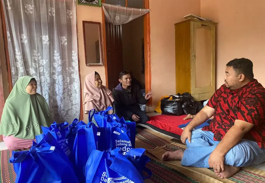 Yudha Puja Turnawan mengunjungi Engkay, janda tua korban kebakaran