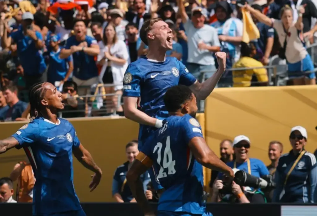 SELEBRASI. Cole Palmer saat merayakan gol kemenangan ke gawang Paris Saint Germain.