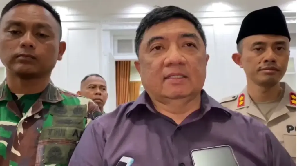 Bupati Garut Abdusy Syakur Amin, didampingi Kapolres Garut dan Dandi 0611 Garut saat memberikan keterangan per