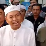 Gubernur Dedi Mulyadi saat menyambangi RSUD dr Slamet Garut meninjau para korban berjatuhan pada acara Panggun
