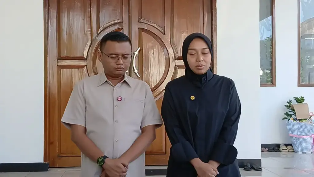 Wakil Bupati Garut Luthfianisa Putri Karlina didampingi Suami, Maula Akbar Mulyadi Putra saat melakukan jumpa