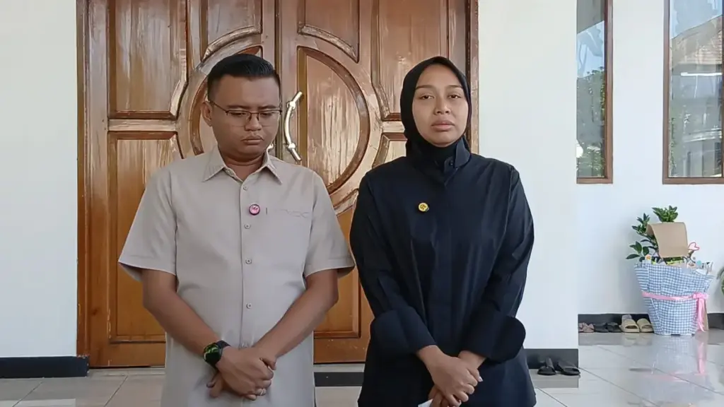 Wakil Bupati Garut Luthfianisa Putri Karlina didampingi Suami, Maula Akbar Mulyadi Putra saat melakukan jumpa