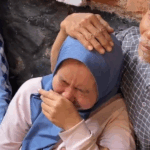 Ibu korban yang anaknya meninggal ketika menunggu hasil pemulasaraan RS dr Slamet Garut, Jumat (18/7/2025). (f