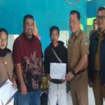 Disdukcapil bersama Anggota DPRD Garut berikan layanan jemput bola