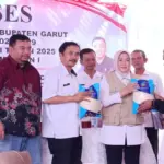 Dinas Ketahanan Pangan (DKP) menyalurkan bantuan beras saat reses Anggota DPRD Garut Yudha Puja Turnawan