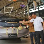 Gubernur Jawa Tengah, Ahmad Luthfi melepas ekspor bus perdana dari Karoseri Laksana Kabupaten Semarang