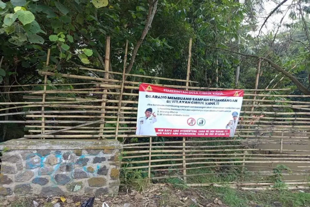 TPS liar ditutup oleh pemdes