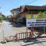 Jalan Sunan Gunung Jati di Perumahan Bumi Cempaka Indah, Garut, diperbaiki pada Rabu (9/7).