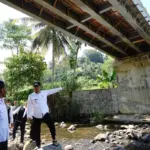 Bupati Garut meninjau jembatan cibera