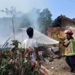 rumah warga Limbangan Garut hangus terbakar