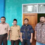 Yudha Puja Turnawan (kanan), Komite, KCD dan Kepala Sekolah usai tabayun
