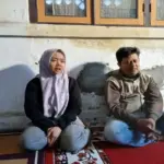 Mela dan suaminya bercerita mengenai insiden yang menimpa anaknya