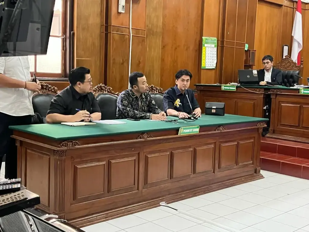 Sengketa kepemilikan PT Dharma Nyata Pers, penerbit Tabloid Nyata, di Pengadilan Negeri (PN) Surabaya