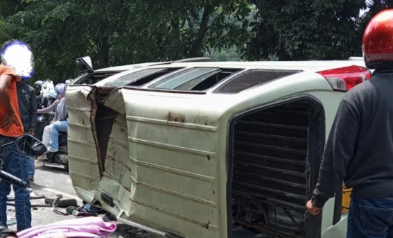 insiden kecelakaan yang pernah terjadi di Jalur Garut bandung tepatnya di jalan tutugan leles