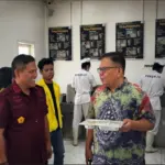 Kalapas Garut, Rusdedy mendampingi kunjungan Guru Besar Kriminologi FISIP UI, Prof. Adrianus Meliala di Lapas