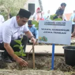 Wakil Gubernur Jawa Tengah menanam pohon