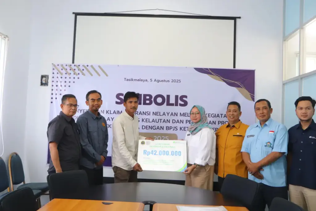 ASURANSI NELAYAN: Ahli waris nelayan di Tasikmalaya mendapat santunan Rp42 Juta dari BPJS Ketenagakerjaan mela