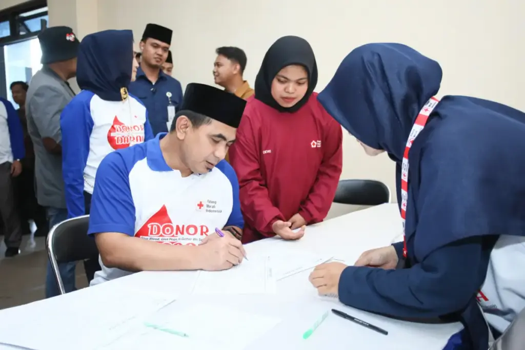 Wakil Gubernur Jawa Tengah, Taj Yasin saat menghadiri Penyerahan Penghargaan dan Temu Donor Darah Sukarela ke-