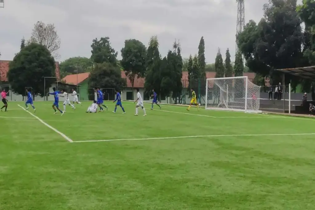 Persigar duel melawan Persib Bandung
