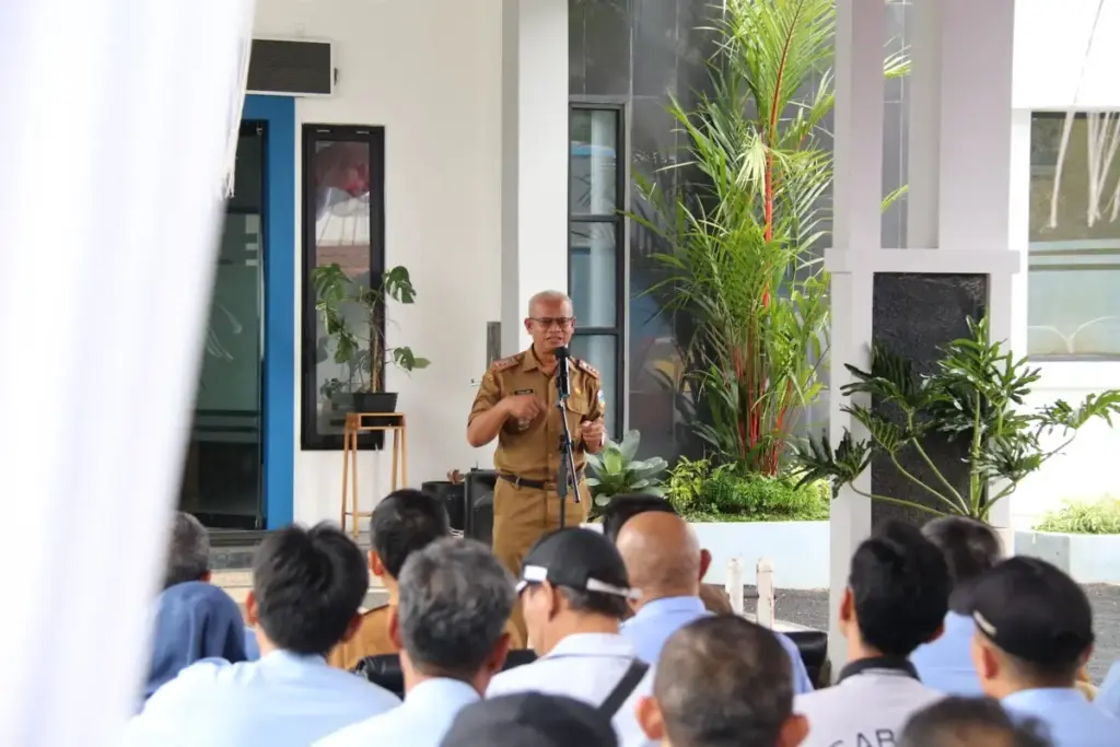 Sekda Garut, Nurdin Yana minta jajaran Direksi Perumda Tirta Intan Garut baru, untuk segera selesaikan beberap