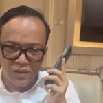 Wamenaker Immanuel saat berdialog dengan warga yang ditahan ijazahnya (foto : tangkapan layar dari Instagram I