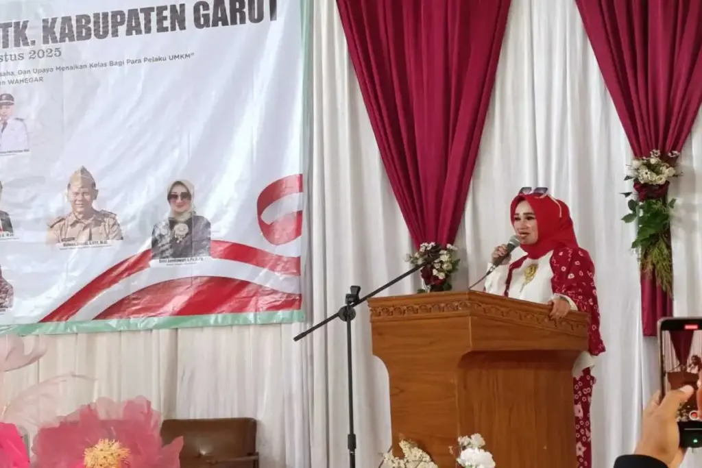 Ketua Umum Wahegar, Susi Sabion memberikan sambutan dalam acara seminar dan bazar UMKM