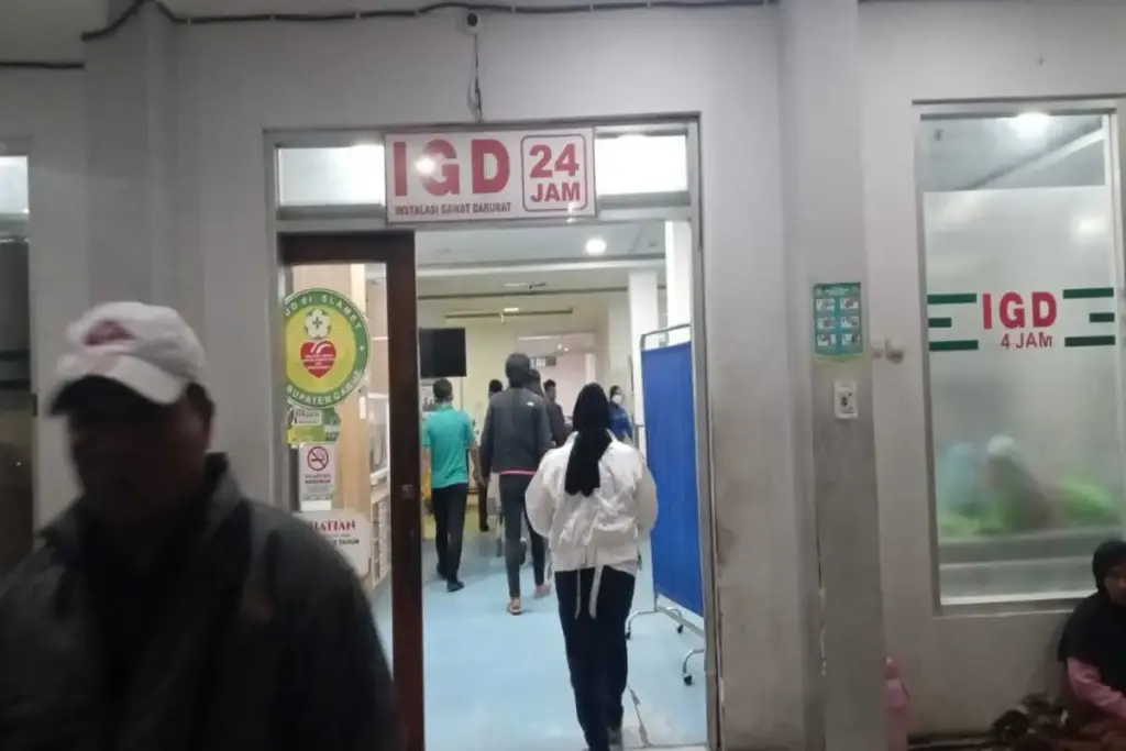 Siti dilarikan ke RSUD dr. Slamet Garut pada Jumat malam