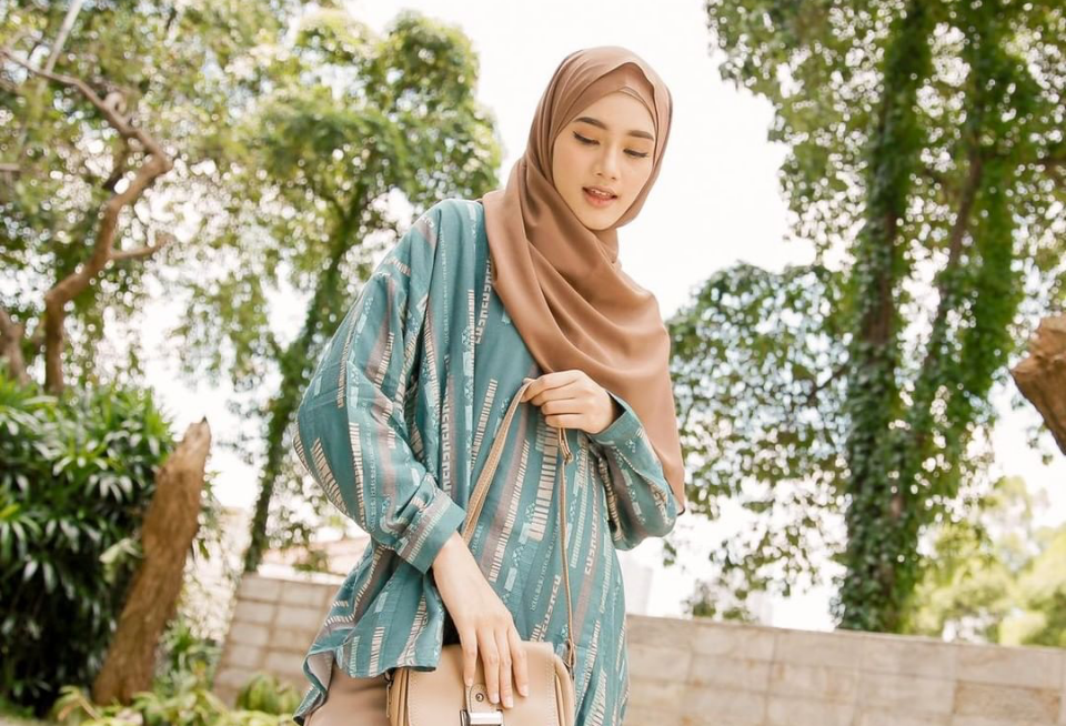Kerudung Coklat Cocok dengan Baju Warna Apa?