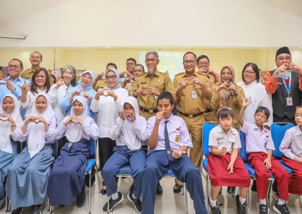Menteri Pemberdayaan Perempuan dan Perlindungan Anak RI, Arifah Fauzi meninjau program CKG sekolah di Sekolah