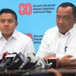 Mensesneg Prasetyo Hadi didampingi Mensekab Teddy Indra Wijaya dalam Konferensi Pers menanggapi OTT KPK