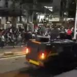 tangkapan layar ojol dilindas mobil