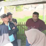 Sekda Garut Nurdin Yana bersama Yudha Puja Turnawan mengunjungi emak Sarinah
