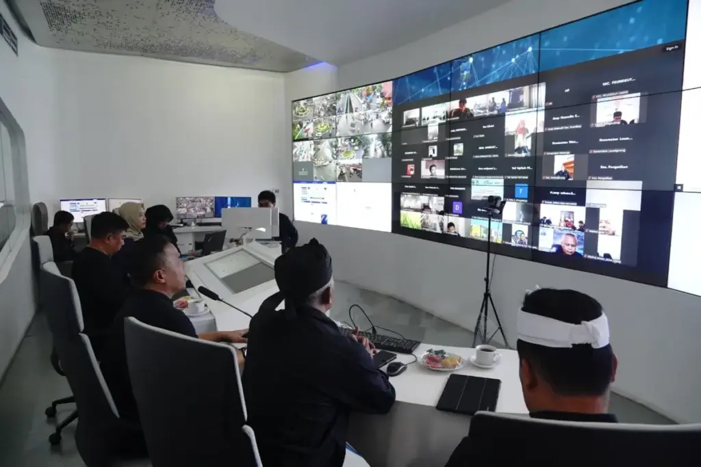 rapat koordinasi (rakor) daring di Command Centre
